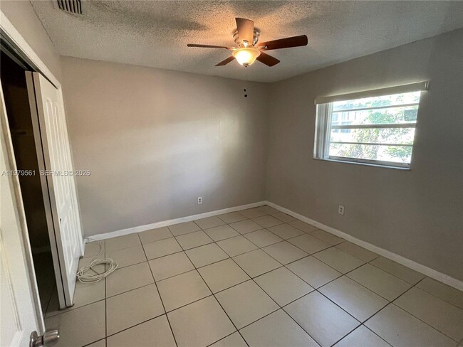 Building Photo - 716 SW 16th Ave