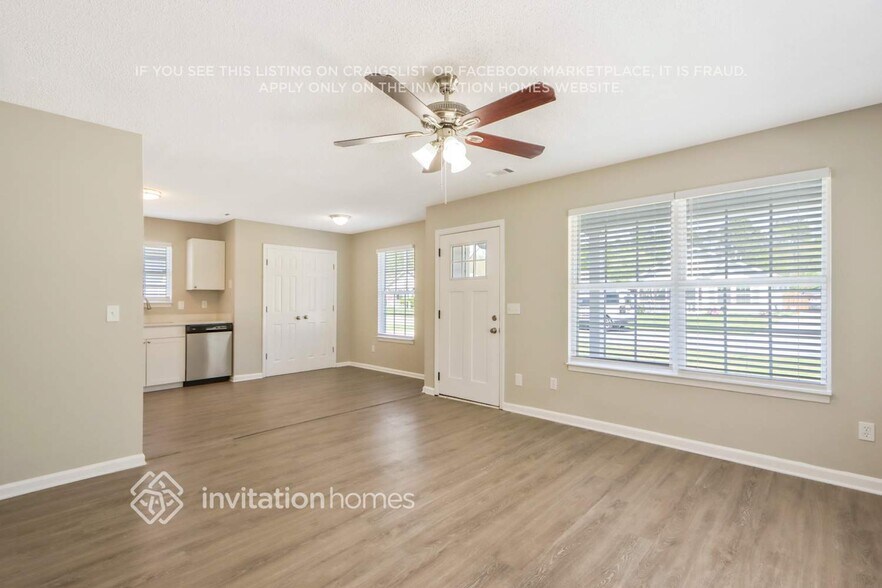 Building Photo - 5663 Chrys St