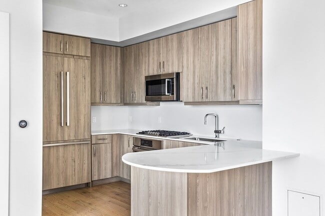 Building Photo - 10 Shipyard Dr