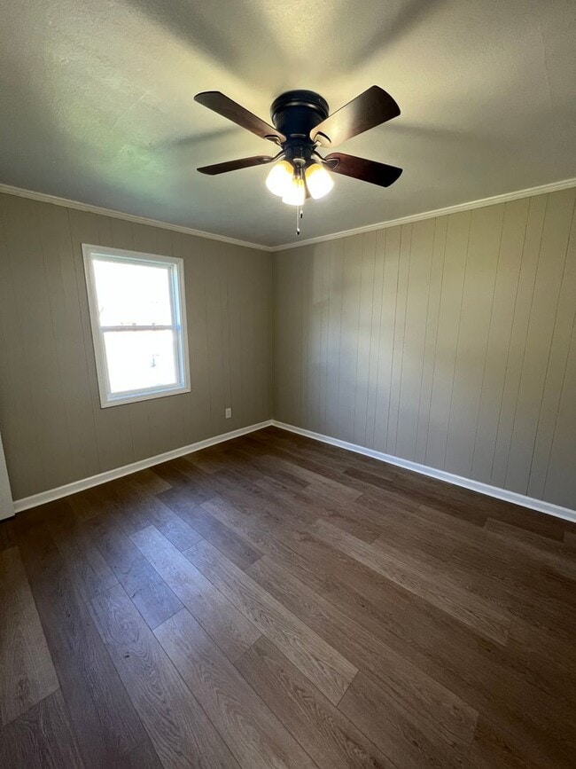 Building Photo - Beautifully Renovated Tiny Home in Martin!