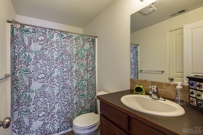 Building Photo - Move in ready home located on the SW side ...