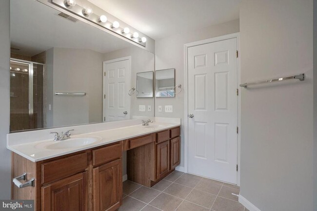Building Photo - 211 Medlock Ln