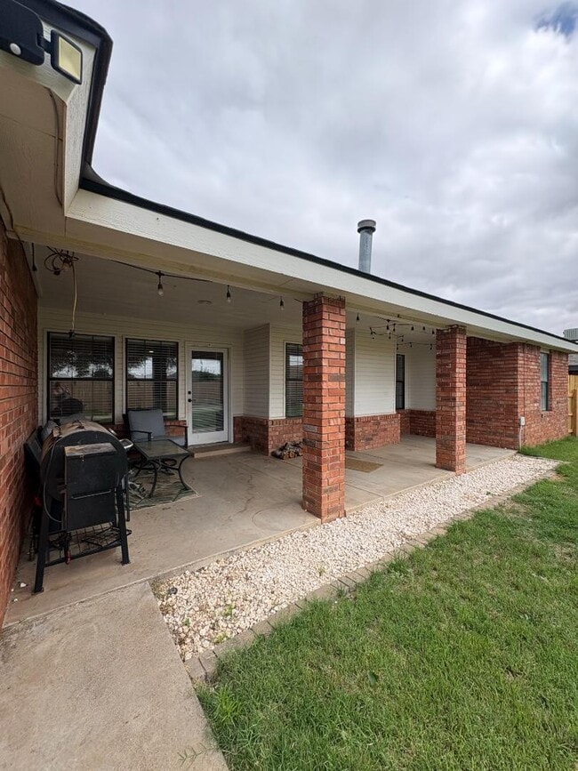 Building Photo - 2422 Howard Cowper Dr