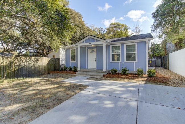 Building Photo - Renovated 3BR/2BA Home for Rent in North Charleston Granite Countertops Stainless Steel Appliances