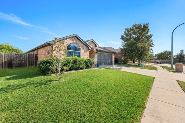 Building Photo - Renovated 4BR, Open Concept, Greenbelt Lot, Keller ISD