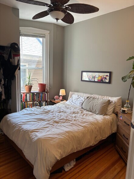 Building Photo - 3832 N Lakewood Ave