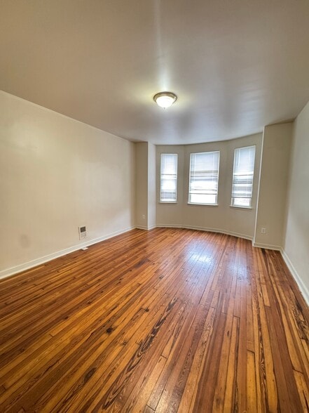 Building Photo - 2025 Penrose Ave
