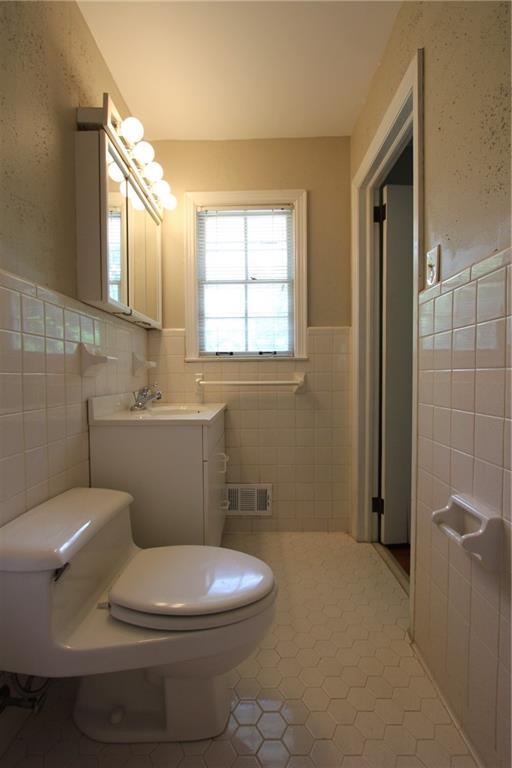 Building Photo - 2944 Piedmont Dr