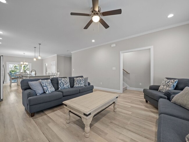 Building Photo - Modern Beaufort Townhome available for Long Term Rental