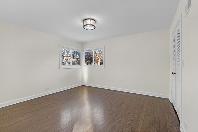 Building Photo - 3225 Illinois Rd