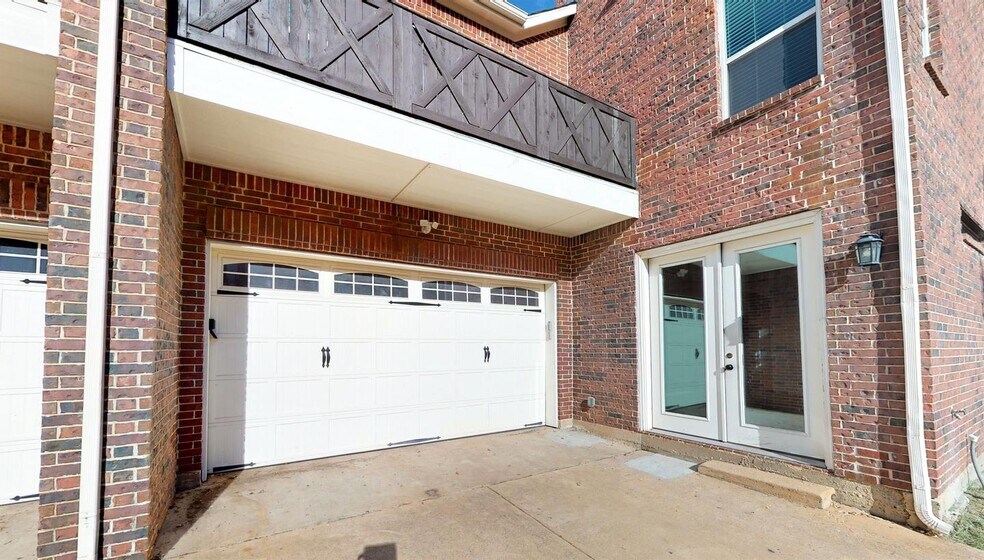 Building Photo - Gorgeous M Streets townhome with great rooftop deck