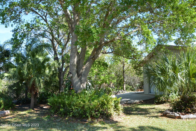 Building Photo - 1045 Pine Island Rd
