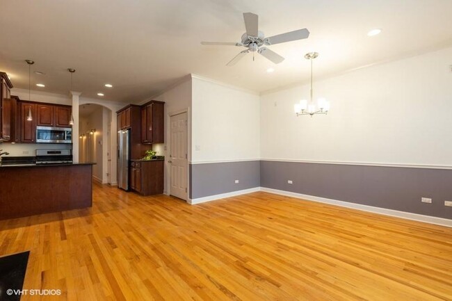 Building Photo - 2 bedroom in Chicago IL 60657
