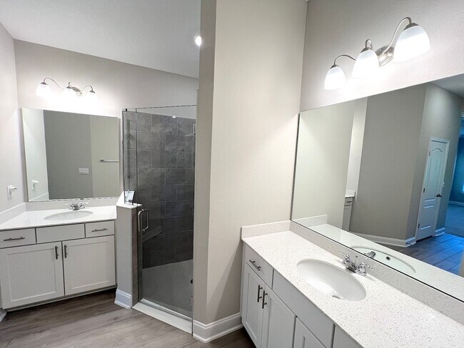 Building Photo - GORGEOUS 5 Bed 4 Bath 3 Car Garage HOME w COMMUNITY POOL for RENT!