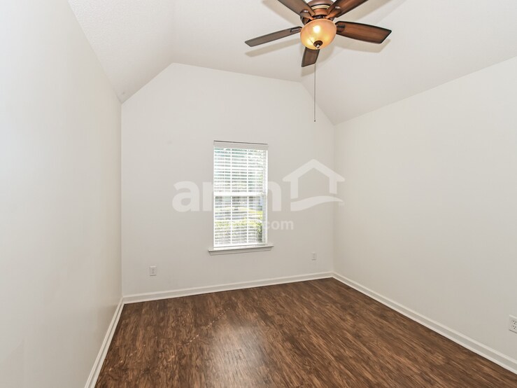 Building Photo - 2905 Mount Pleasant S