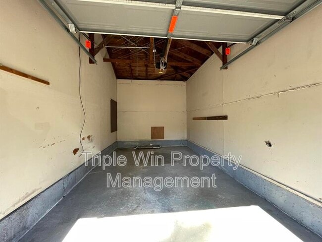 Building Photo - 1205 Nectar Dr