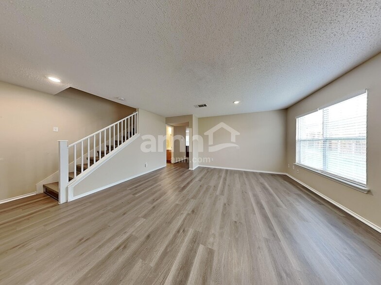 Building Photo - 15312 Iola Cv