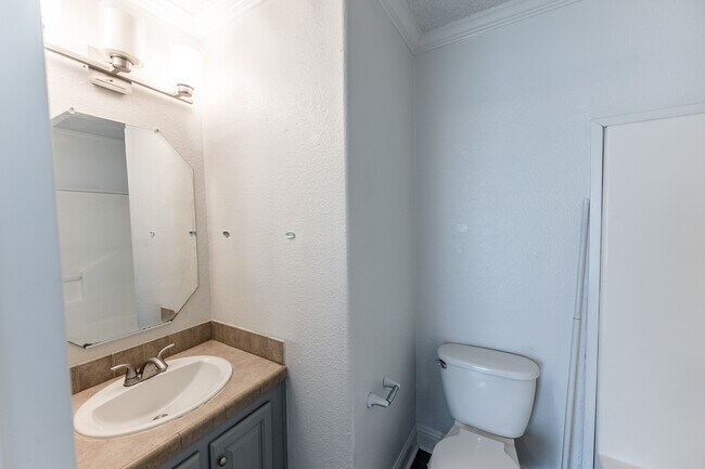 Building Photo - 151 Varsity Dr