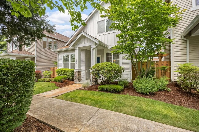 Building Photo - GATED COMMUNITY OF VERONA in LAKELAND HILLS!