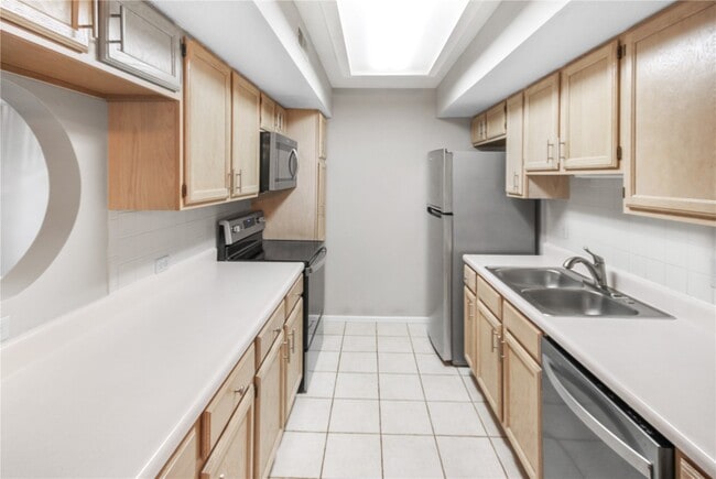 Building Photo - 421 Shirley Ridge Dr
