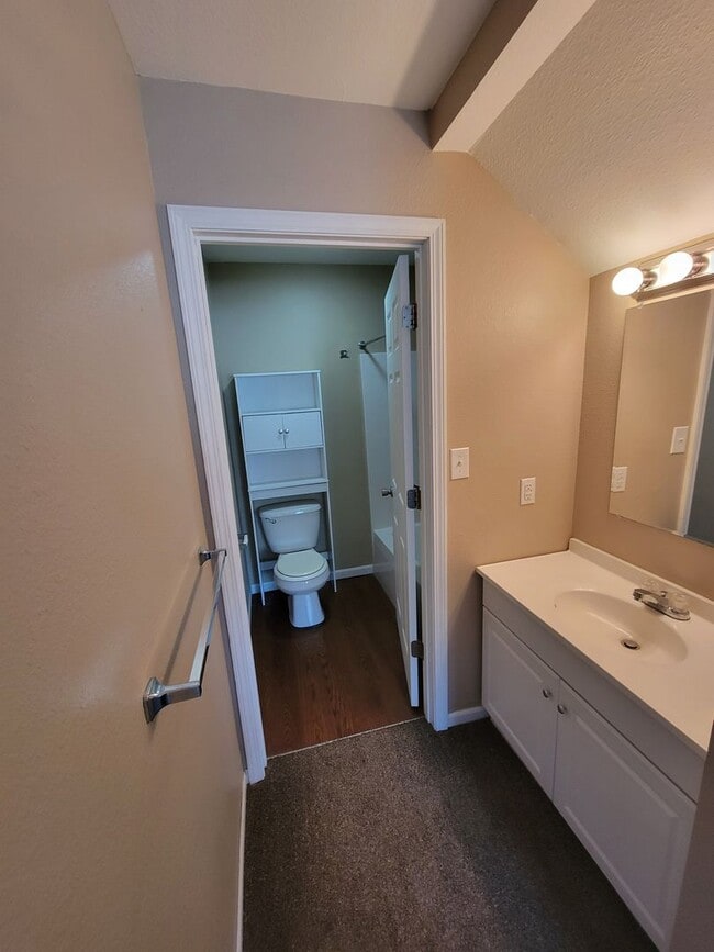 Building Photo - 2 Bedroom/2 Bathroom Townhouse in Fayette!