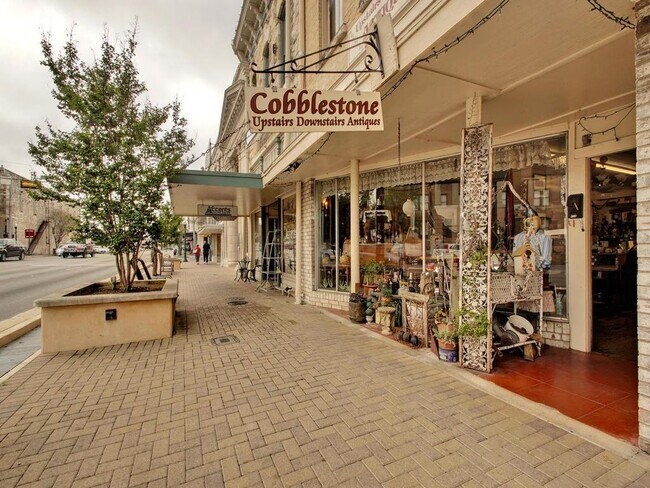 Building Photo - 324 Windom Way