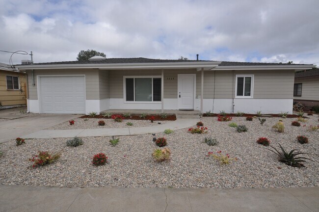 Building Photo - 5BD/2BA, Private Yard, Close to Campus!!