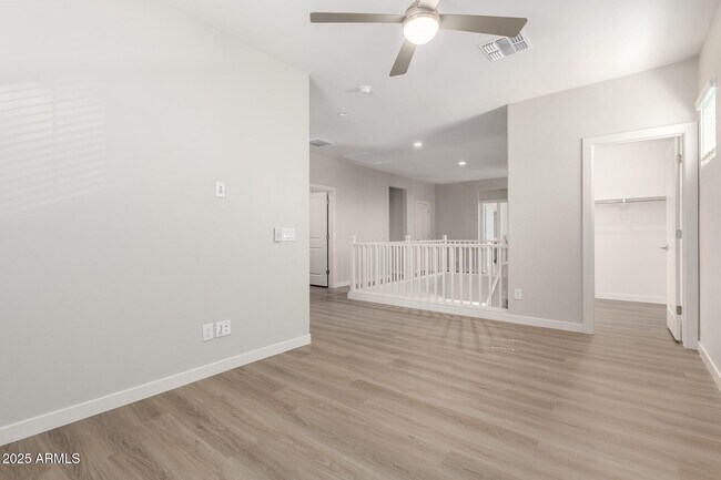 Building Photo - 1531 W Sierra Vista Dr