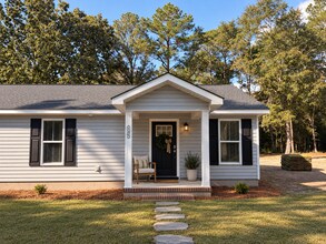 Building Photo - 127 Carr Ln