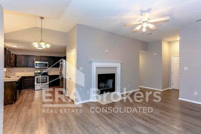 Building Photo - 1614 Twisted Oak Dr