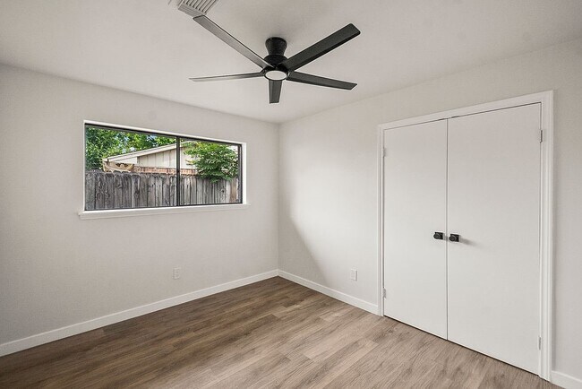Building Photo - 5514 Chantilly Ln