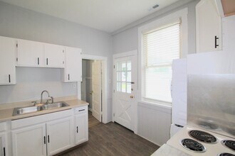 Building Photo - New lower price – Fully Renovated 2 Bed / 1 Bath Apartment in Elkton