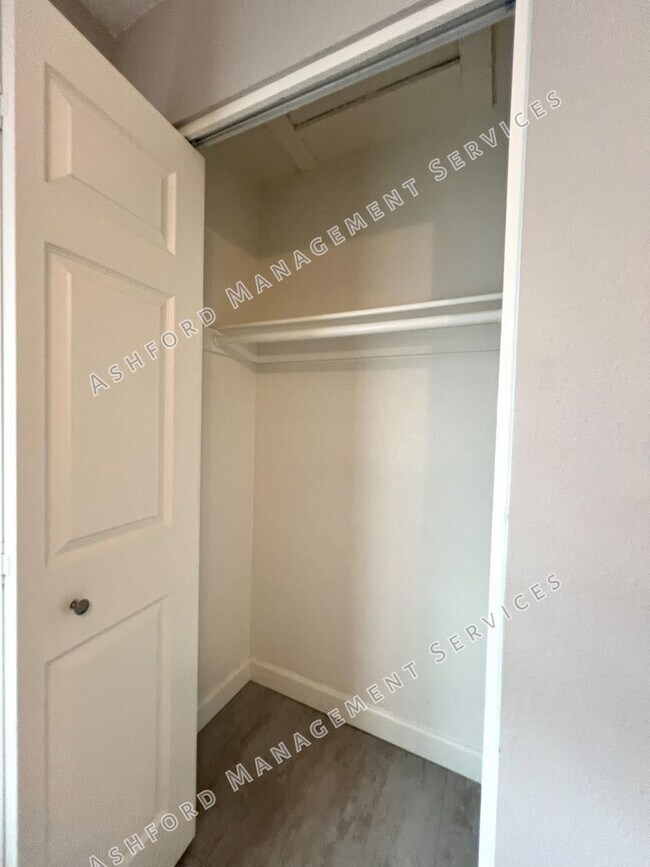 Building Photo - REMODELED 3 BEDROOM 2 BATH GEM WITH DETACH...