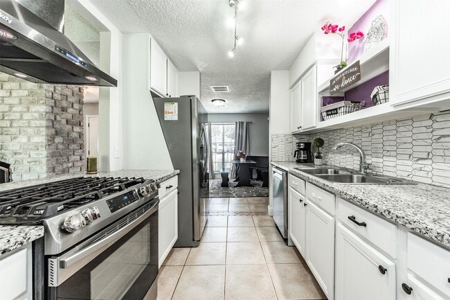 Building Photo - 405 Avondale Ln