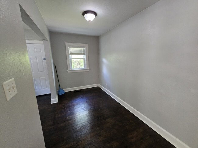 Building Photo - 3605 Navajo Dr