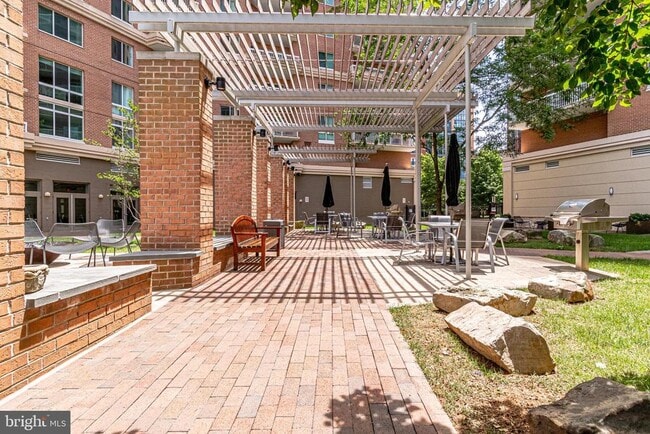 Building Photo - 3101 N Hampton Dr
