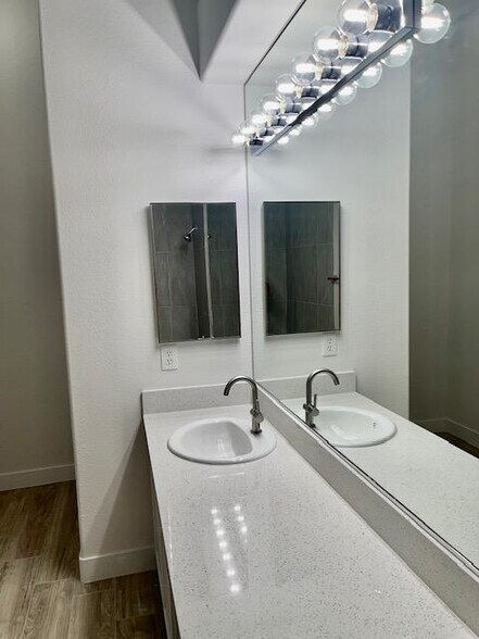 Building Photo - 2110 Los Feliz