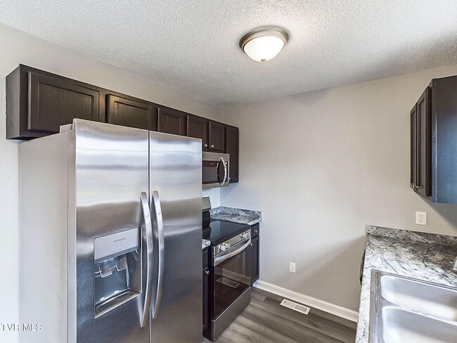 Building Photo - 754 Old Stage Rd