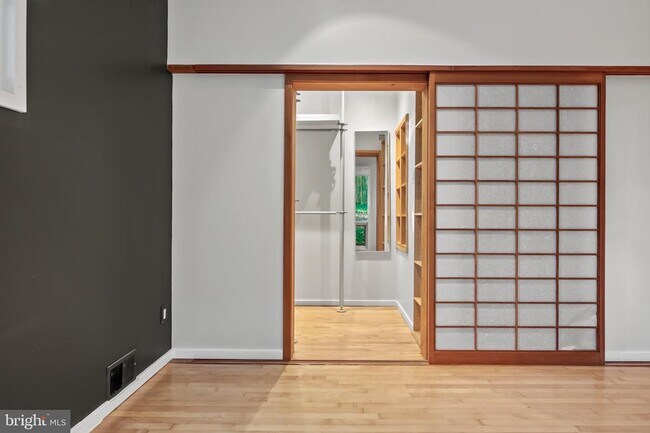 Building Photo - 2227 Glasgow Rd