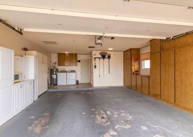 Building Photo - 10441 W Burns Dr