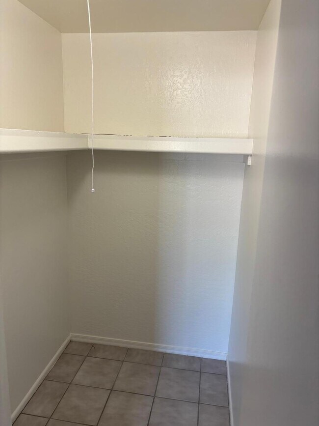 Building Photo - 2033 S Forest Ave