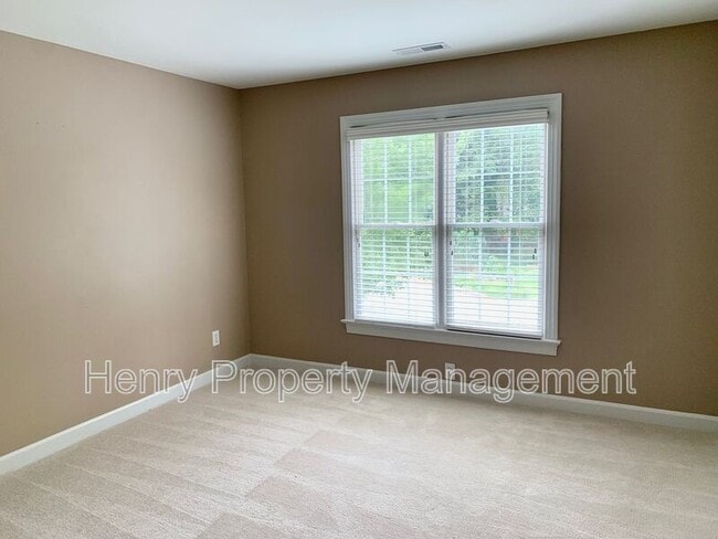 Building Photo - 212 Lewey Brook Dr