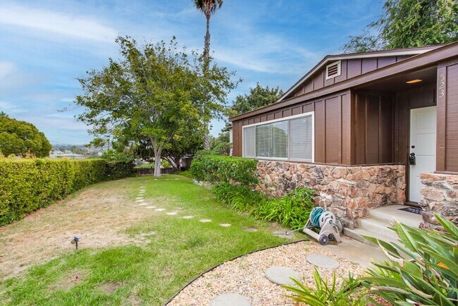 Building Photo - Charming Fully Remodeled 3-Bedroom Home in...