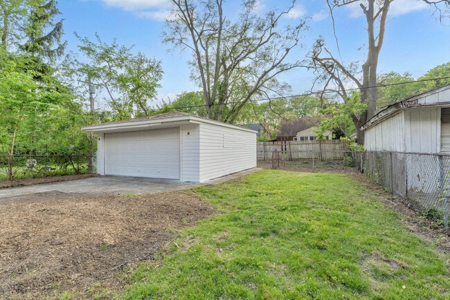 Building Photo - 13575 Rutherford St
