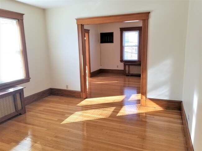 Building Photo - 20 School St