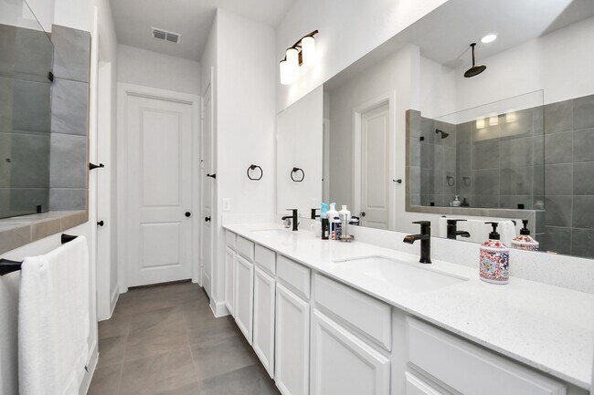 Building Photo - 1538 Park Path Dr