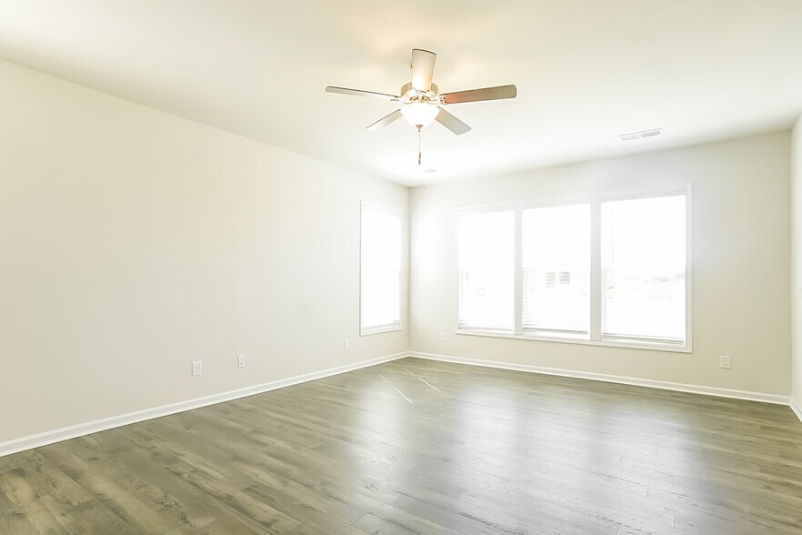 Building Photo - 581 Count Fleet Ct