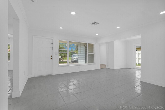 Building Photo - 6621 Perry St