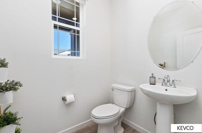 Building Photo - Sprawling Newer Construction Home