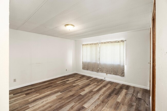 Building Photo - 4 Fairbairn Rd